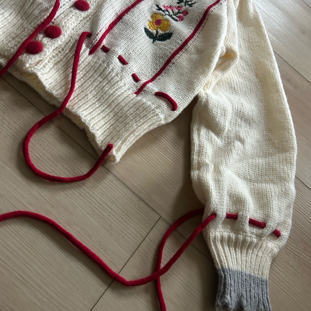 POL Floral Embroidered Cream Sweater size m - Picture 4 of 7